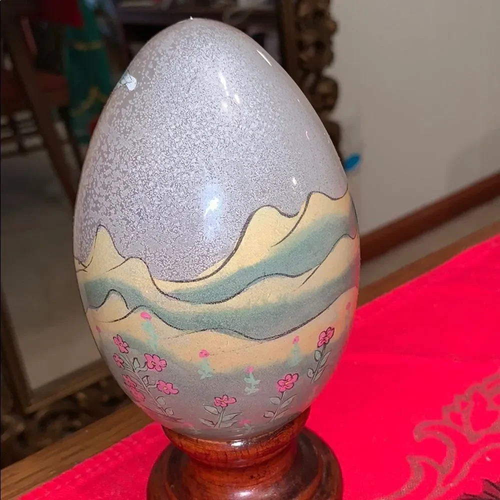 Vtg Treasured Visions Madonna‎ & Child painted egg